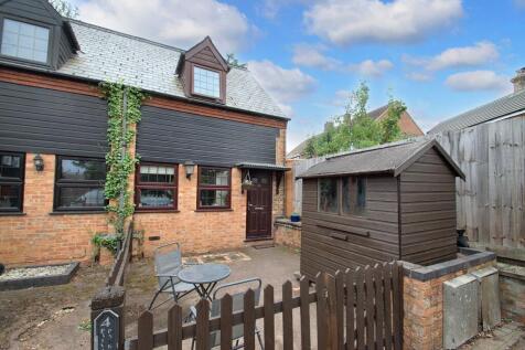 2 bedroom semi-detached house for sale