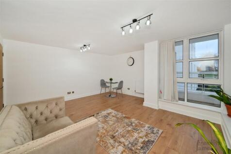 Barrier Point Road, London, E16 2 bed apartment for sale