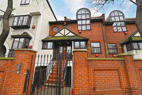 St. Georges Square, Narrow Street... 3 bed duplex for sale