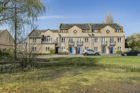 3 bedroom town house for sale
