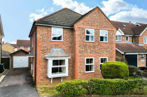 Reading Close, LANGDON HILLS... 4 bed detached house for sale