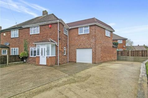 5 bedroom semi-detached house for sale