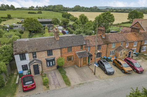 Lawn Hill, Edgecott, HP18 2 bed terraced house for sale