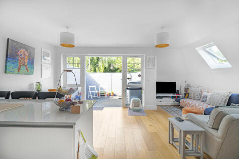 Foxley Lane, Purley 1 bed apartment for sale