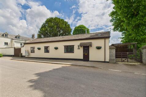 2 bedroom detached house for sale