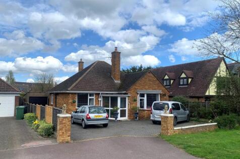 Baldock Road, Stotfold, Hitchin, SG5 3 bed detached bungalow for sale