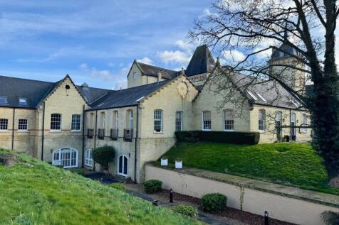 Bedford Wing, Fairfield Hall... 2 bed apartment for sale