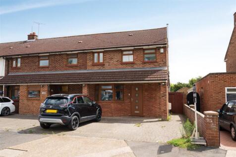 3 bedroom end of terrace house for sale