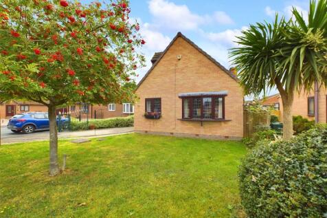 Oakwell Drive, Askern, Doncaster... 3 bed bungalow for sale