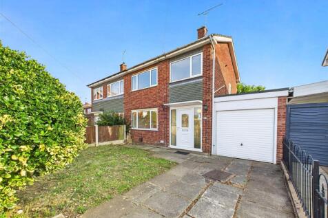 Woodfield Road, Armthorpe, Doncaster... 3 bed semi