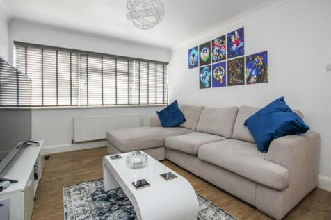 Leonard Way, Brentwood 2 bed apartment for sale
