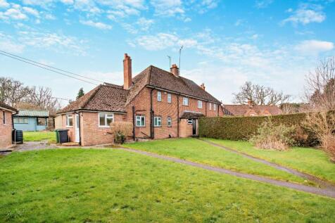 Gravelly Close, North End, Newbury... 3 bed semi