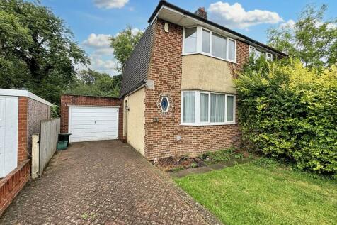 2 bedroom semi-detached house for sale