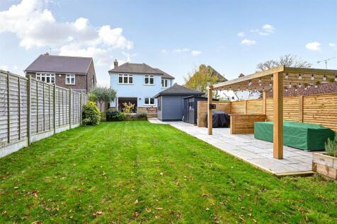 Ship Lane, Hampshire GU14 4 bed detached house for sale