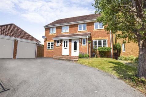 Southern Way, Hampshire GU14 3 bed semi