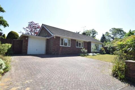 Carlyon Close, Hampshire GU14 3 bed bungalow for sale