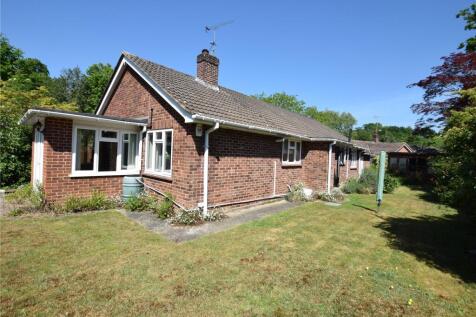 Carlyon Close, Hampshire GU14 3 bed bungalow for sale