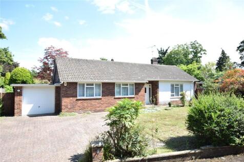 Carlyon Close, Hampshire GU14 3 bed bungalow for sale