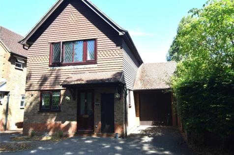 3 bedroom link detached house for sale