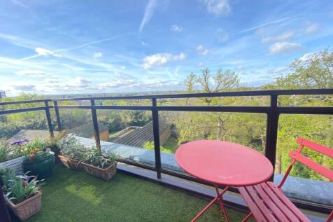 Oaklands Road, Bromley BR1 2 bed flat for sale