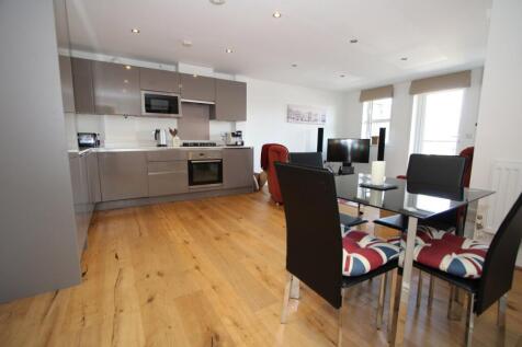 Babbacombe Road, Bromley BR1 2 bed flat for sale