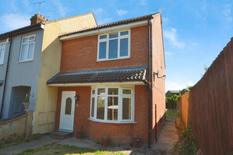3 bedroom end of terrace house for sale