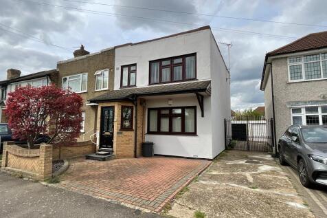 3 bedroom end of terrace house for sale