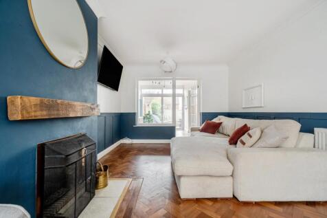 4 bedroom semi-detached house for sale