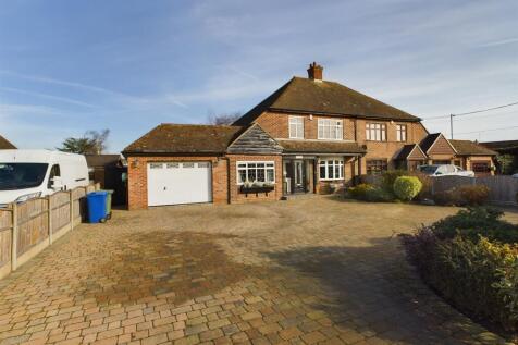 3 bedroom semi-detached house for sale