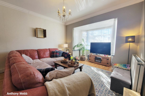 Connaught Gardens, Palmers Green, N13 3 bed end of terrace house for sale