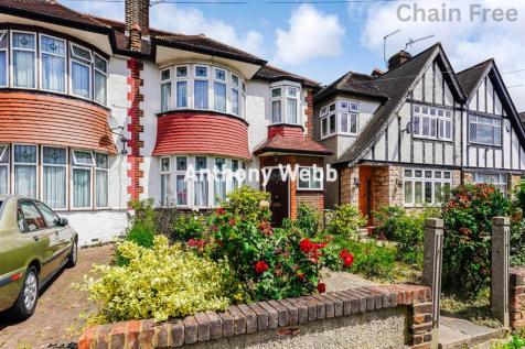 Ashridge Gardens, Palmers Green, N13 3 bed semi