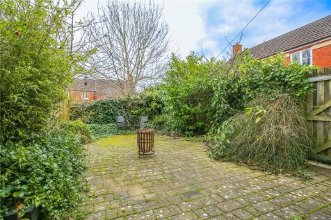 4 bedroom end of terrace house for sale