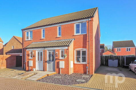 2 bedroom semi-detached house for sale