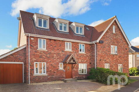 5 bedroom semi-detached house for sale