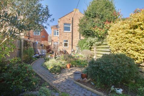 2 bedroom semi-detached house for sale