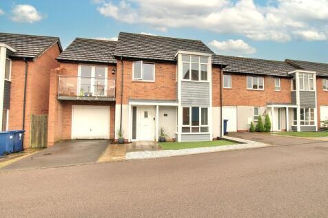 4 bedroom semi-detached house for sale