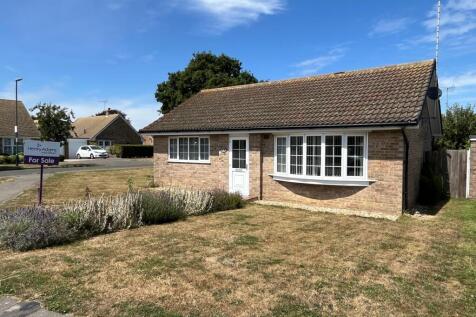 Mornington Crescent, Felpham, PO22 2 bed detached bungalow for sale