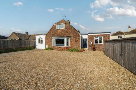 Grove Road, Selsey, PO20 5 bed chalet for sale