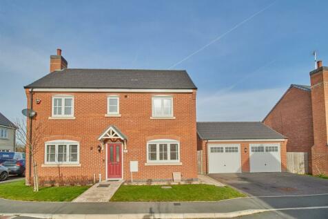 4 bedroom detached house for sale