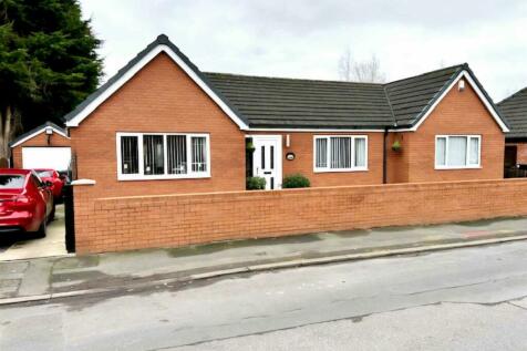 4 bedroom detached bungalow for sale