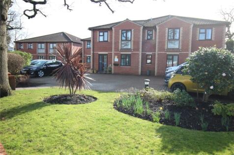 Grosvenor Court, Gosport Road... 1 bed apartment for sale