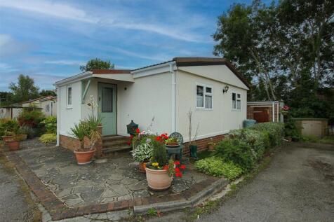 Elm Court Park, Chelmsford Road... 2 bed mobile home for sale