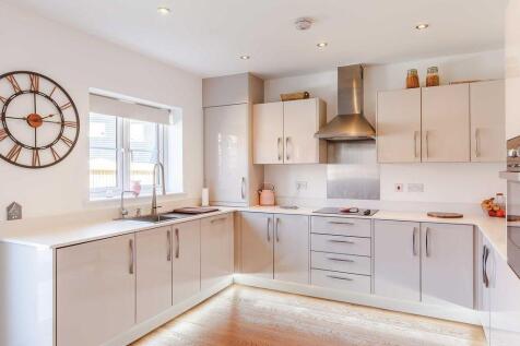 Elm Gardens, Mountnessing, Brentwood 4 bed semi