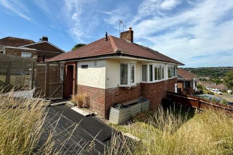 2 bedroom semi-detached bungalow for sale