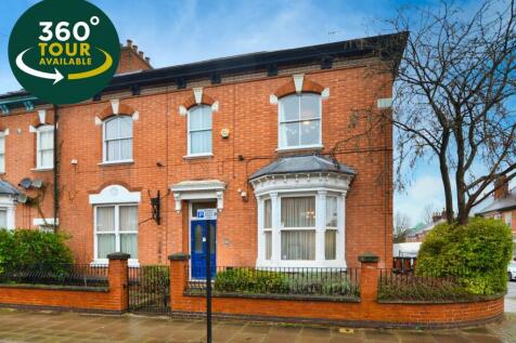 5 bedroom terraced house for sale