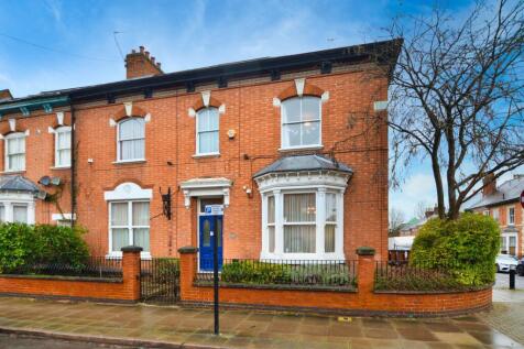 5 bedroom terraced house for sale