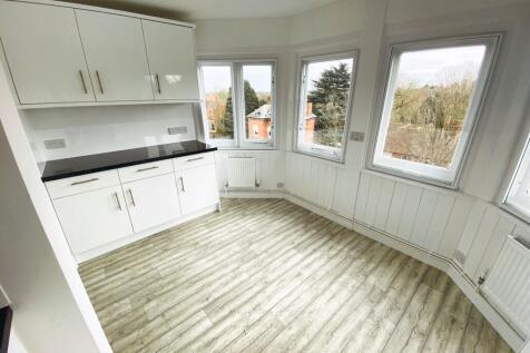 3 bedroom flat for sale