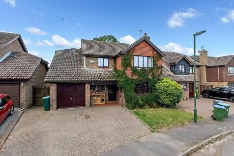 5 bedroom detached house for sale