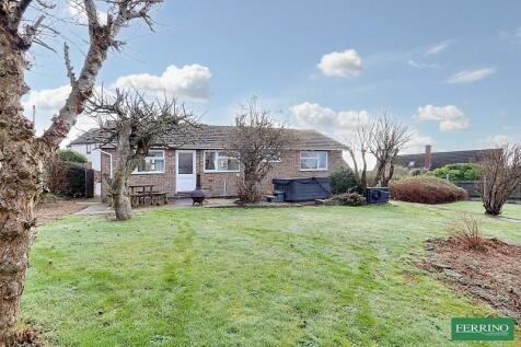 Dean Court, Lydney, Gloucestershire.... 3 bed detached house for sale