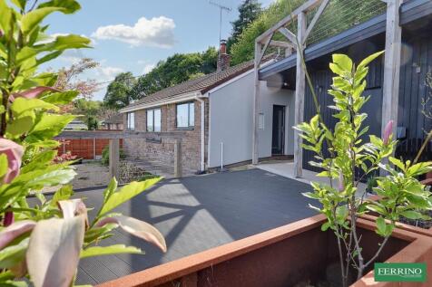 BEAUTIFUL VIEW, Brains Green... 2 bed detached house for sale